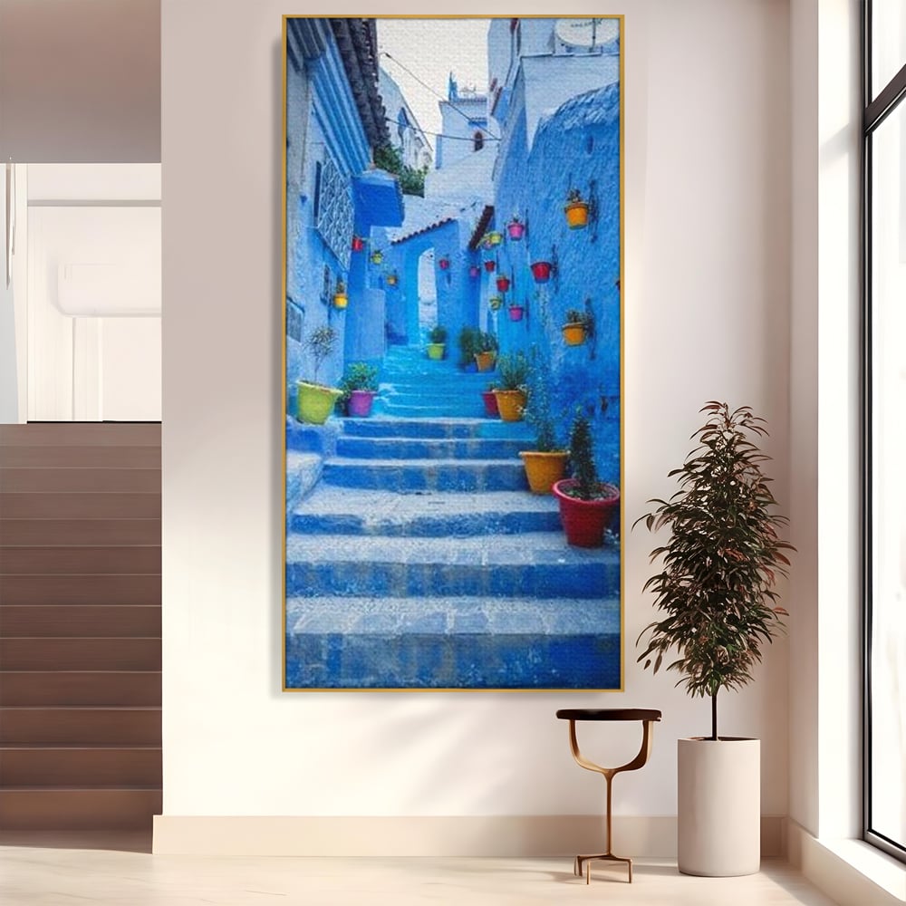 Tablou canvas cu tablou canvas cu straduta albastra din maroc, in rama de aluminiu auriu